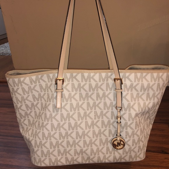 Michael Kors Handbags - MICHAEL KORS JET SET TOTE
